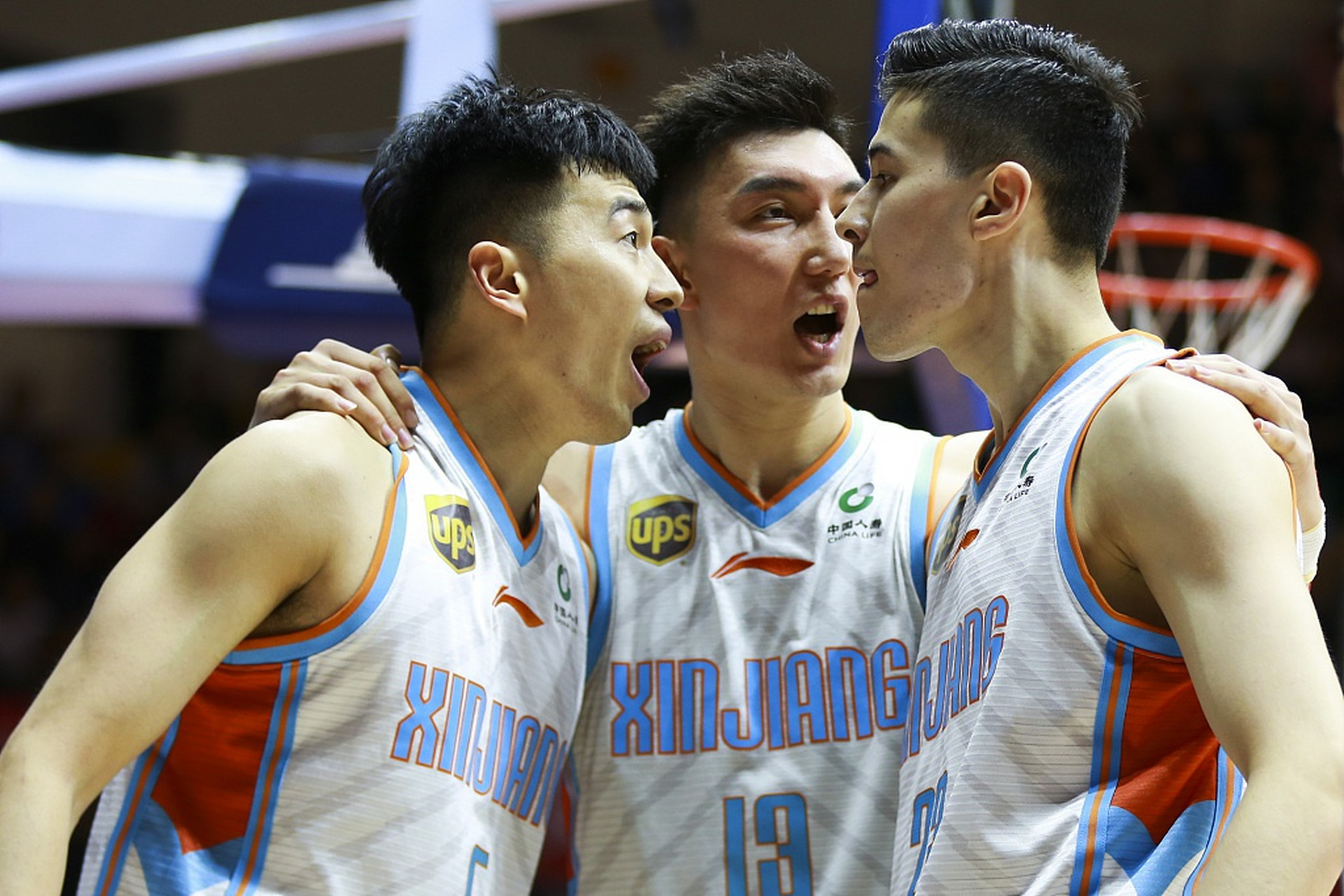 包含赛地聚焦：CBA常规赛国际比赛日热度飙升，葡萄牙体育单刀错失，话题不断，训练强度明显提升的词条